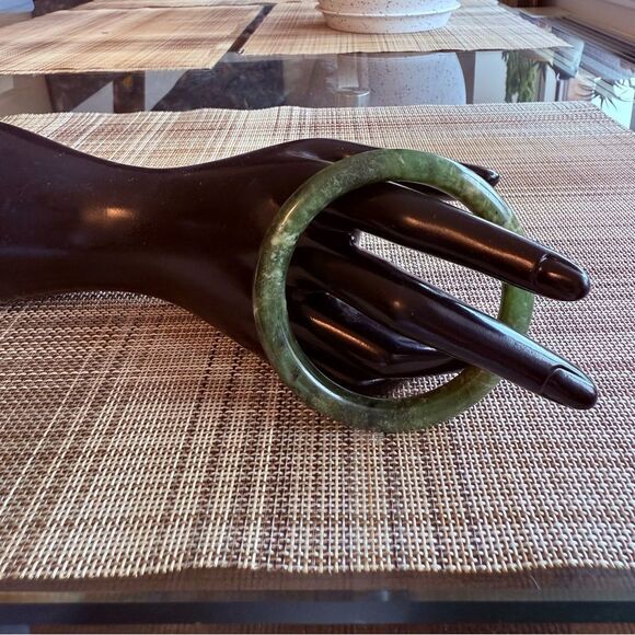 New Jade Bangle Bracelet & Coordinating Dangling Green Earrings. - Picture 3 of 7